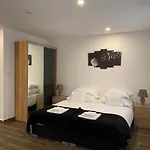 M70 Apartmanhaz 公寓式酒店