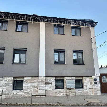 Ξενοδοχείο με διαμερίσματα M70 Apartmanhaz 3*