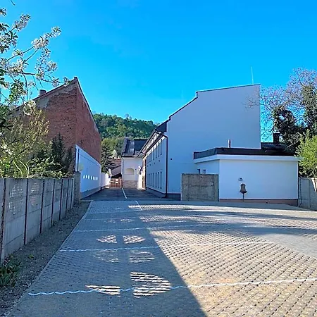 M70 Apartmanhaz