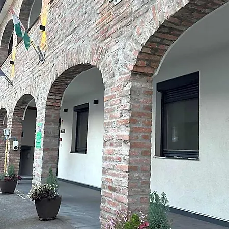 M70 Apartmanhaz 公寓式酒店 米什科尔茨