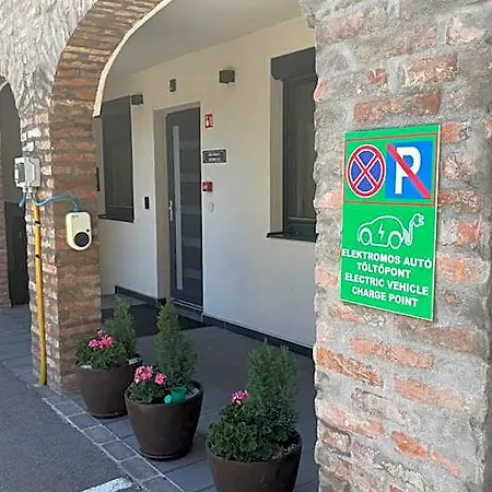 M70 Apartmanhaz 公寓式酒店 米什科尔茨