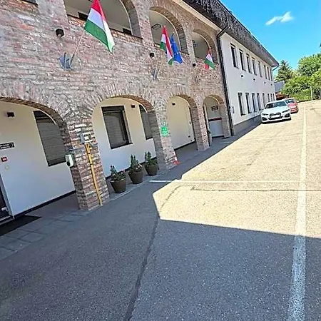 M70 Apartmanhaz