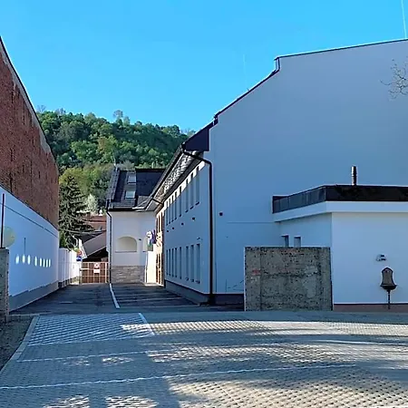 M70 Apartmanhaz 公寓式酒店 3*