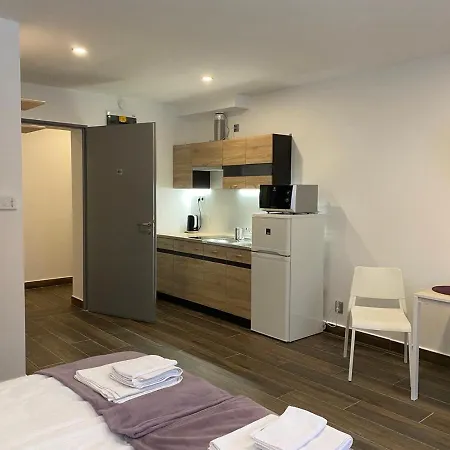 M70 Apartmanhaz *