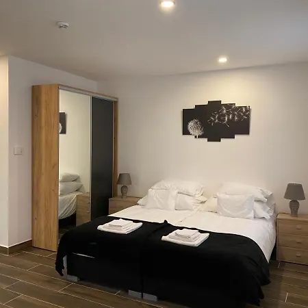 M70 Apartmanhaz Aparthotel