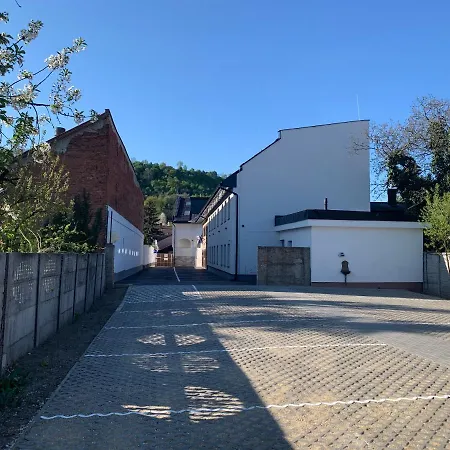 M70 Apartmanhaz 公寓式酒店 米什科尔茨